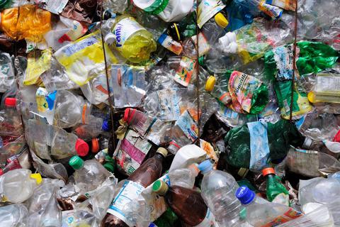 Deutschland exportiert im Jahr über eine Million Tonnen Plastik ins Ausland.   Foto: epd 